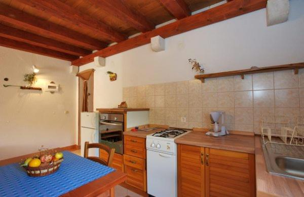 Others 2, Apartman Zora, Podgora
