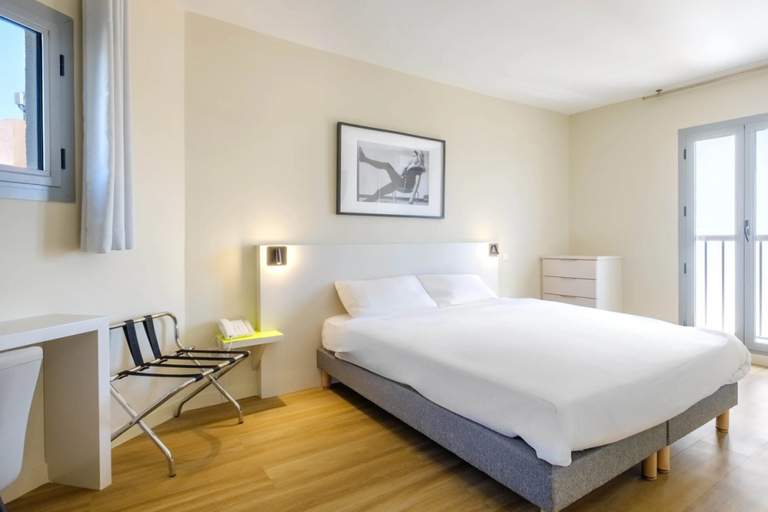 Bedroom 2, B&B HOTEL Antibes Juan-les-Pins, Alpes-Maritimes