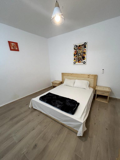 Others 3, Chambre spacieuse avec balcon - salle de bain exterieure privee & breakfast, Saint-Louis