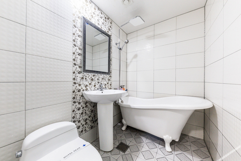 Bathroom 5, Hwagok Dean, Gangseo