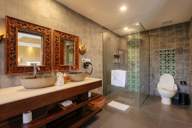 bathroom 4