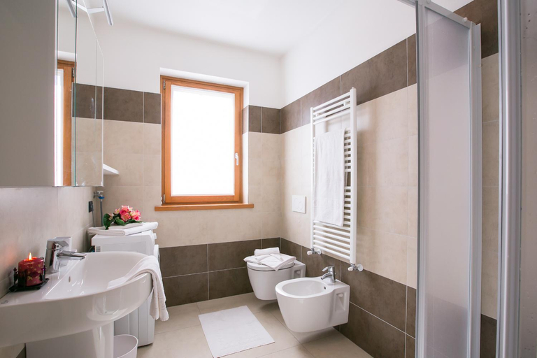 Bathroom 2, Villa Inti, Como