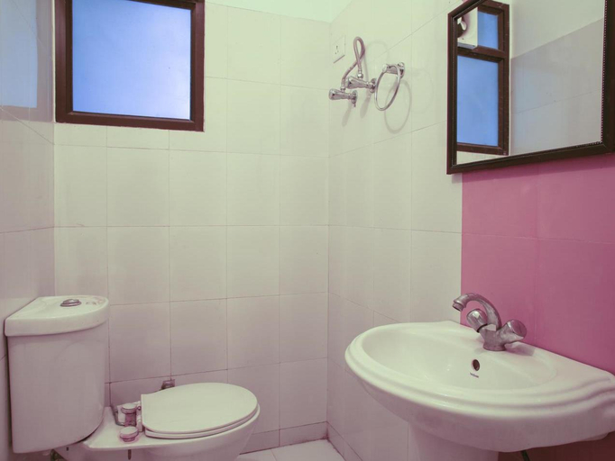 Bathroom 1, Hotel Aananda - Haridwar, Dehradun