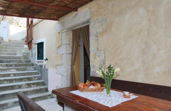 Others 5, Apartman Zora, Podgora
