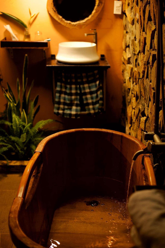 Bathroom, Queeny’s Farmstay Wooden House, Buon Ma Thuot