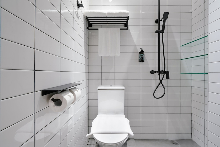 bathroom 4