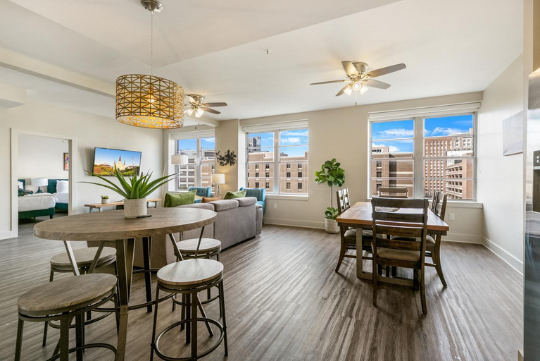 Others 5, Spacious 4BR Luxury Condo Steps to French Quarter, Orleans