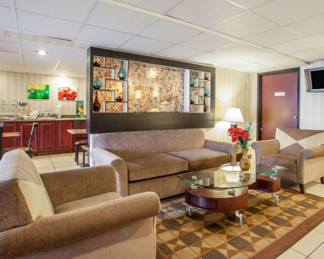 Public Area 2, Quality Inn Aurora, Dupage