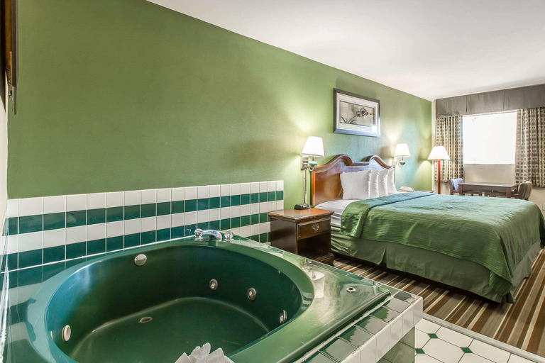Bedroom 3, Quality Inn & Suites Macon North, Bibb