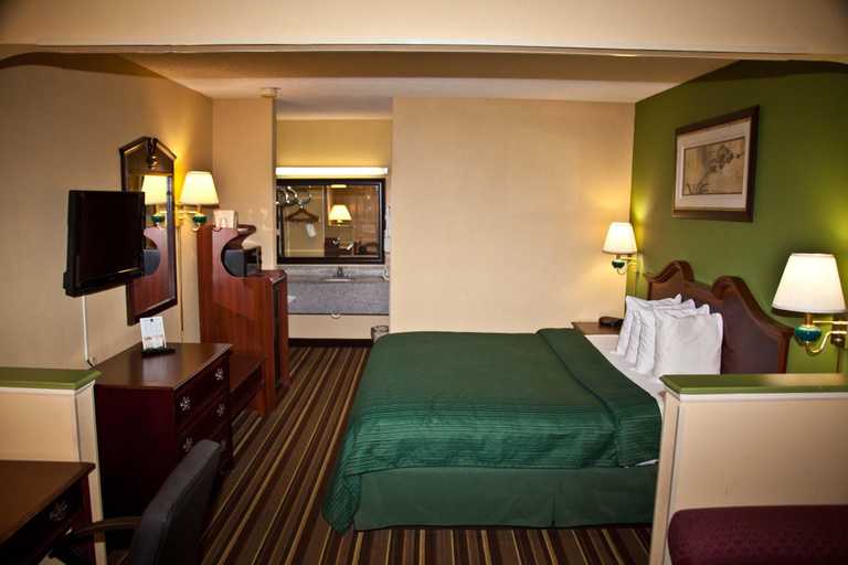 Bedroom 3, Quality Inn & Suites Macon North, Bibb