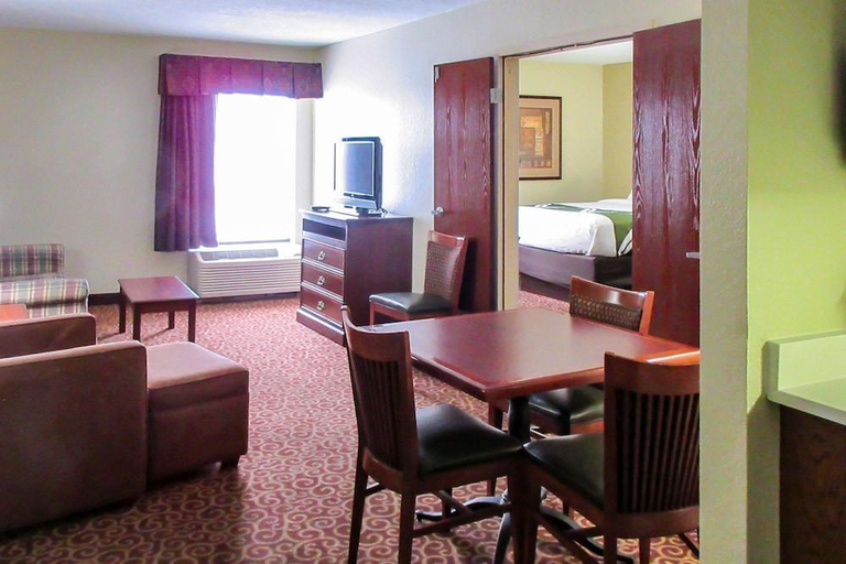 Others 4, Quality Inn & Suites, Adams