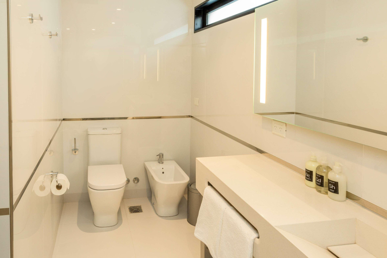 Bathroom 3, Dazzler by Wyndham La Plata, La Plata