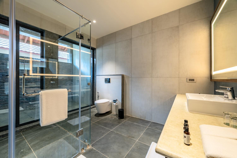 Bathroom 1, Ananta Spa & Resort Ajabgarh, Alwar