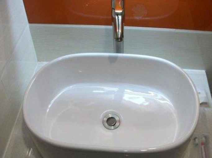 Bathroom 2, 7 Days Premium Zhangye West Toursim Bus Station, Zhangye