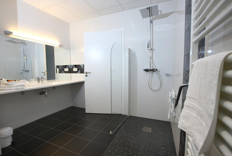 Bathroom 4, Domaine de L'Esperon, Landes