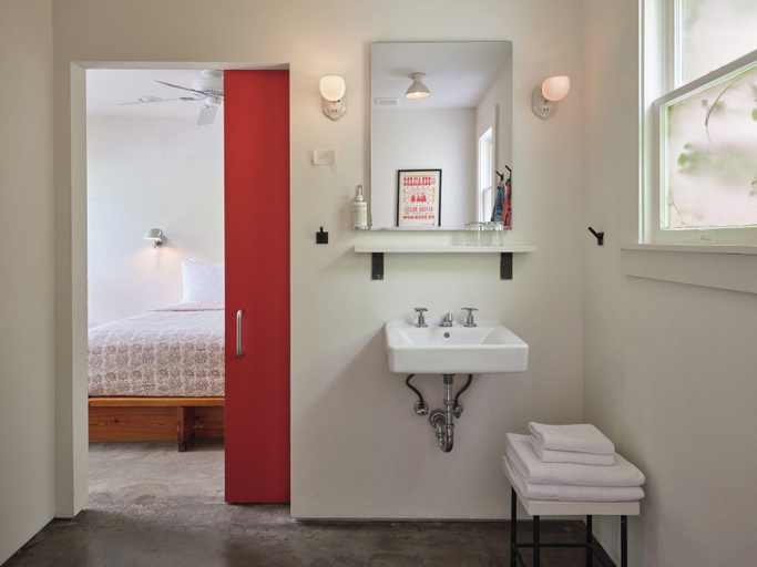 Bathroom 5, Hotel San Jose, Travis
