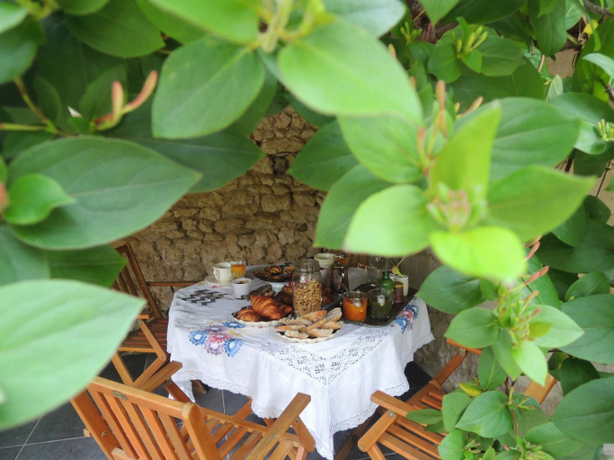 Others 3, Maison d'hotes "les volets verts" et sa brocante, Indre