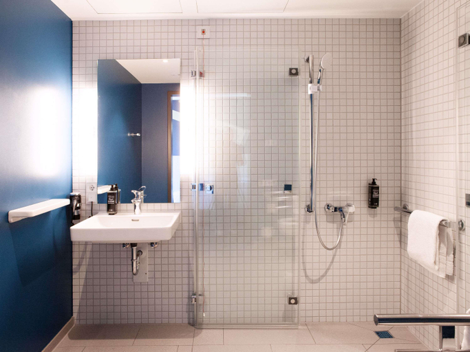 Bathroom 4, ibis budget Hotel Berlin Airport (recently opened), Berlin