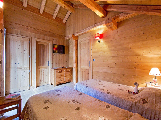 Others 3, Chalet in Les Deux Alpes with Private Pool, Isère