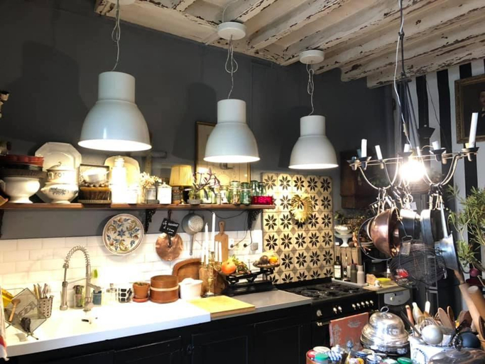 Others 4, Maison d'hotes "les volets verts" et sa brocante, Indre