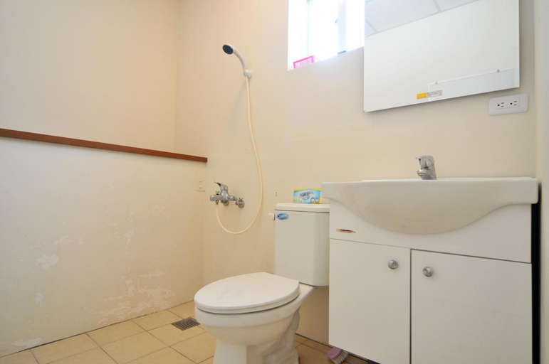 Bathroom 5, Lin Yuan Bicycle Homestay, Taitung