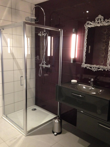 Bathroom 2, Domaine de L'Esperon, Landes