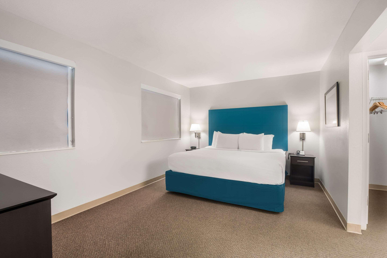 Bedroom 3, Mainstay Suites Chattanooga, Hamilton