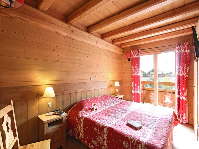 Others 5, Chalet in Les Deux Alpes with Private Pool, Isère