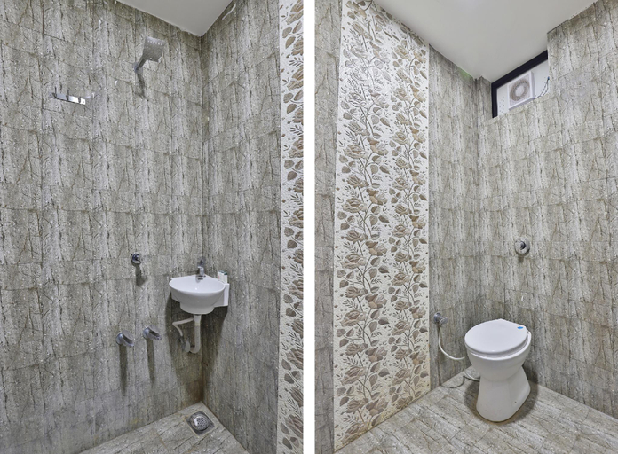 Bathroom 2, Hotel Star Palace, Rajkot