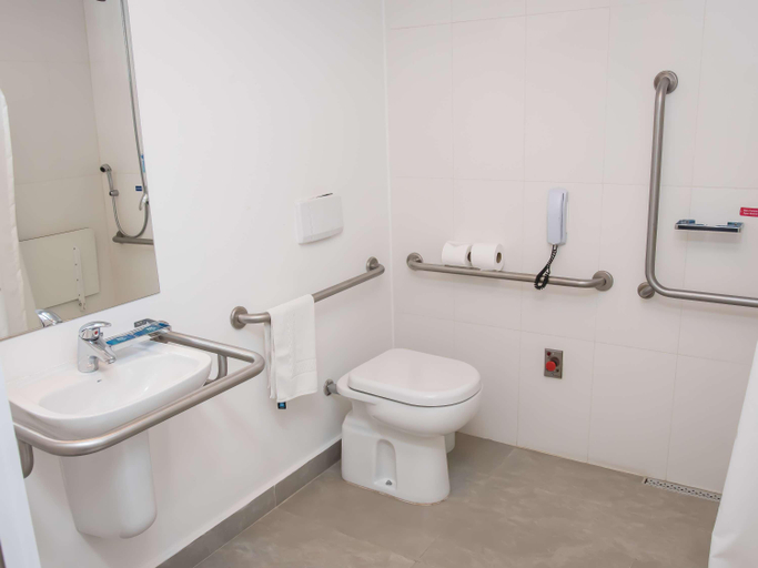 Bathroom 3, ibis budget Campinas Aquidaban, Campinas