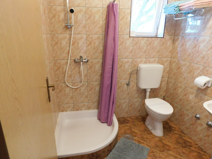 Bathroom 2, Biergarten Medulin, Medulin