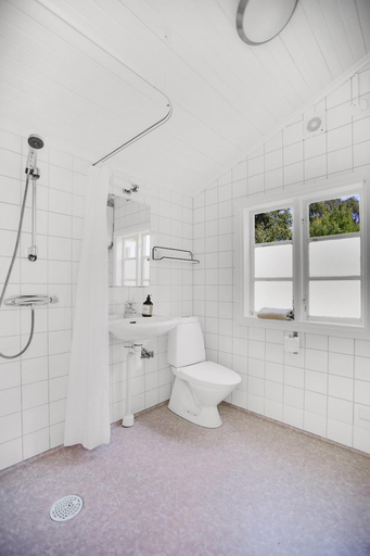 Bathroom 4, Ljugarn Semesterby, Gotland