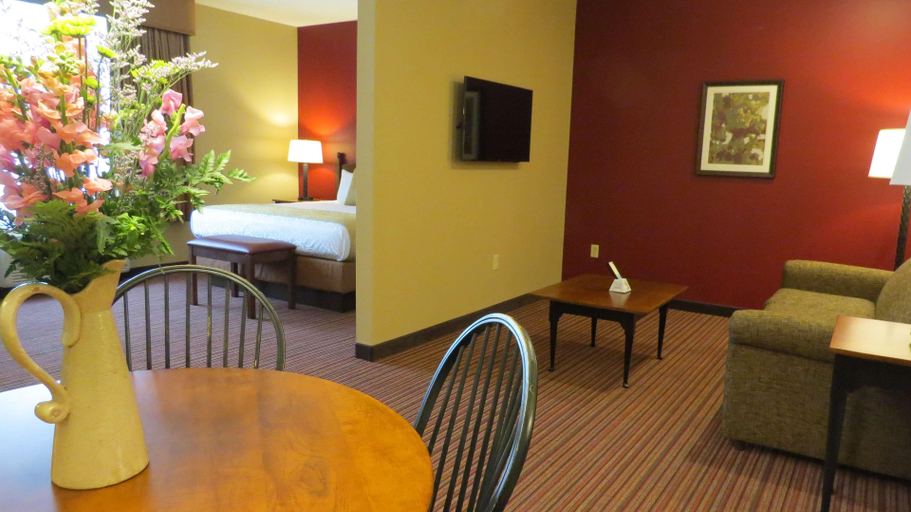 Bedroom 3, Best Western Plus Dutch Haus Inn and Suites, Mahoning