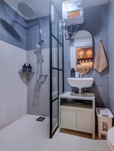 Bathroom 5, Elegant and Comfort Studio 1BR Escotel Newville Cikarang, Cikarang