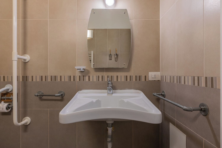 Bathroom 2, Luoghi Comuni Porta Palazzo by Wonderful Italy, Torino