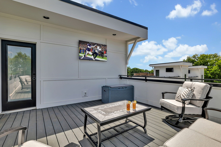 Interior 4, Bass - Private Rooftop - 8 Mins to Broadway, Davidson