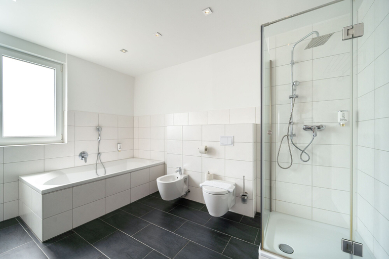 Bathroom 2, Bella Fino Hotel & Suites, Bielefeld