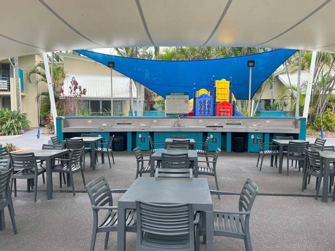 Food & Drinks, CHA Private Apts Diamond Beach, Gold Coast