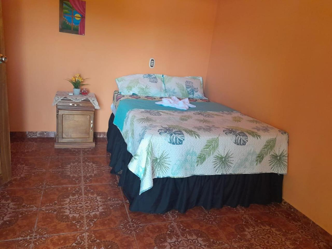 Others 2, Hostal Adonis, Jucuarán