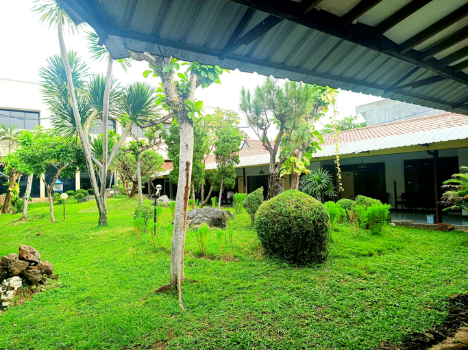 Hotel Istana Syariah Pekalongan by Hello Room - Tap to explore photos