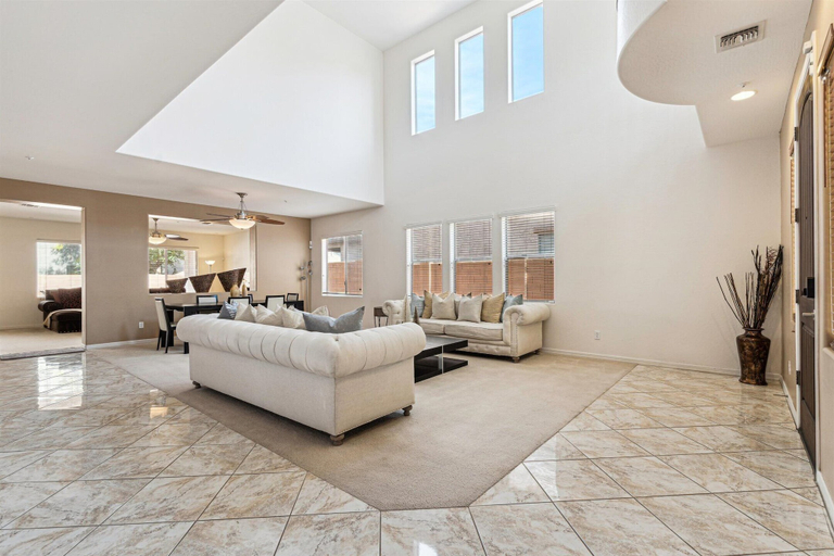 Interior 2, Pinnacle Breeze-private Backyard-mins to Six Flags, Maricopa