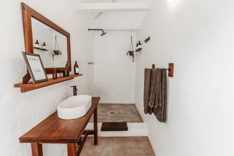 Bathroom 2, Stanley Island, Eden