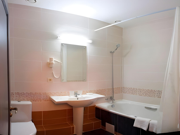 Bathroom 2, Yaroslavskoe Podvorye Hotel, Yaroslavskiy rayon