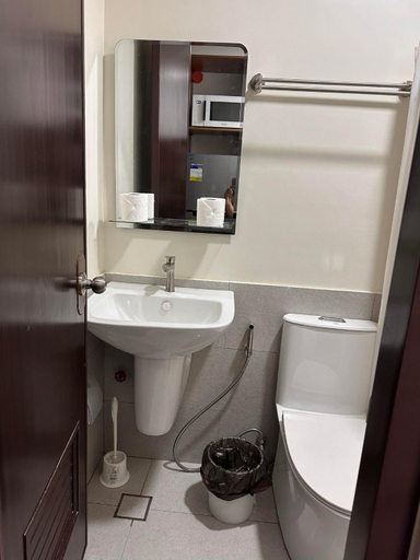 Bathroom 2, Cozy Couple's Getaway - The Median, Cebu City