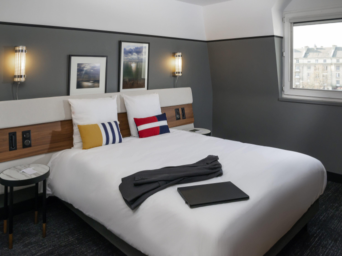 Bedroom 3, Mercure Caen Centre Port de Plaisance Hotel, Calvados