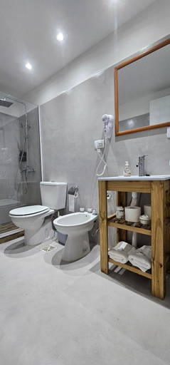 Bathroom 3, Hostel Aonikenk, Lago Argentino