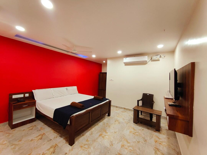 Others 3, Crown Hotel, Tiruvannamalai