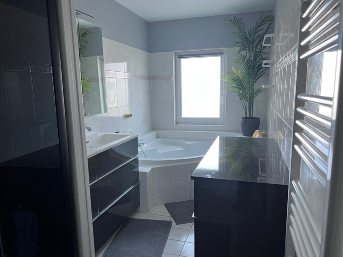 Bathroom, Chez Christophe Pauillac, Gironde