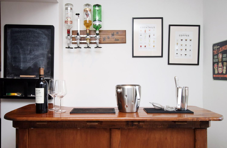 Others 3, Parking | 2BR | Luxurious, Cardiff