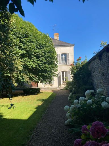 Others 5, Chez Agnes, Calvados